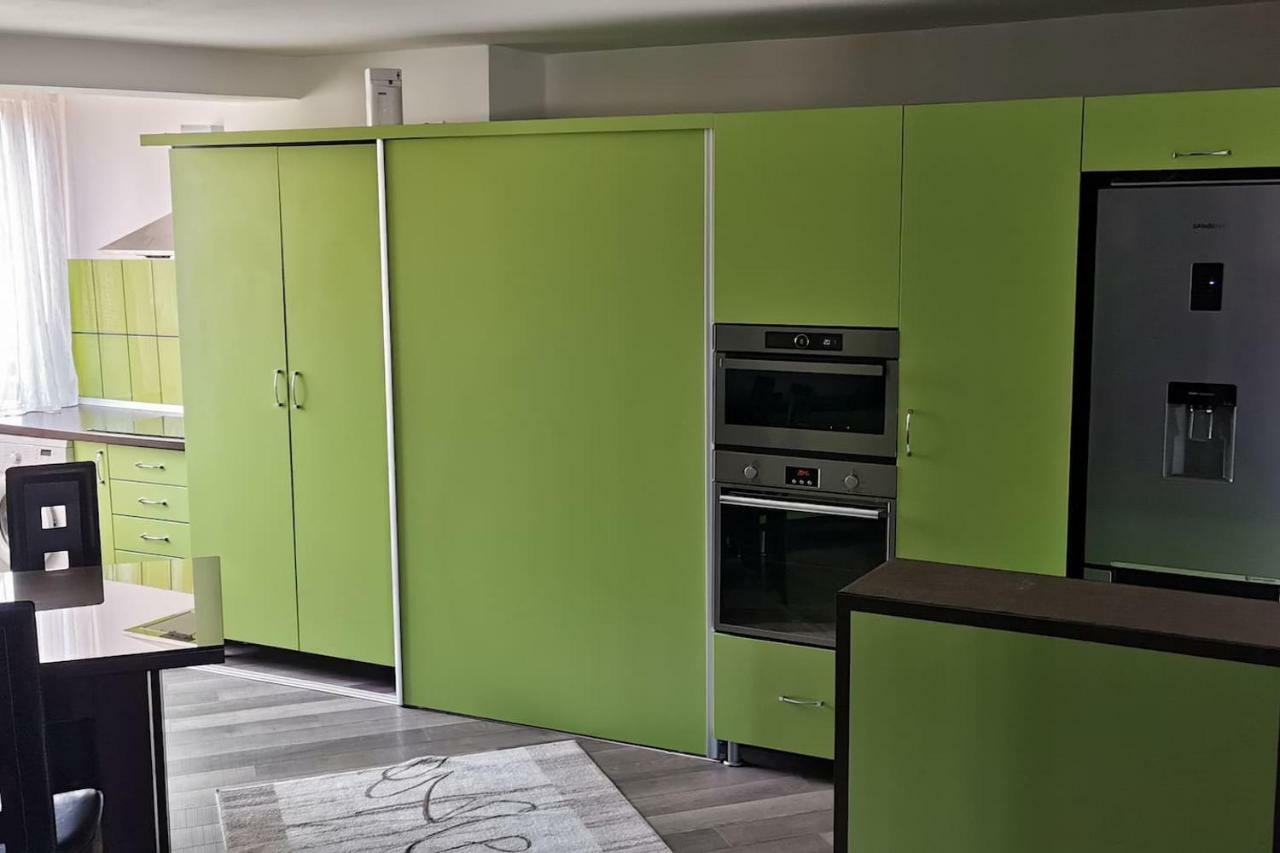 Luxury Apartment With Two Bedrooms And Large Living Room, 100 Square Meters, City Center Oradea Exteriör bild