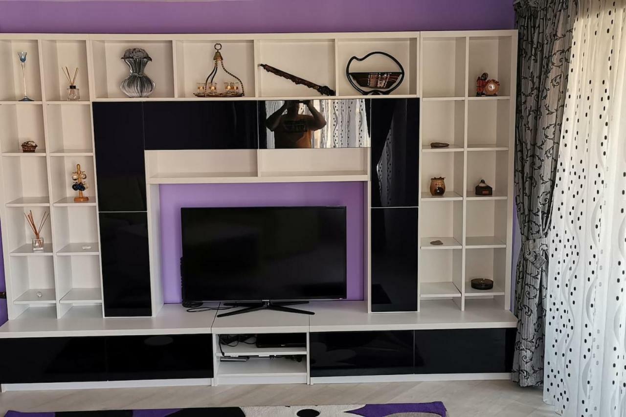 Luxury Apartment With Two Bedrooms And Large Living Room, 100 Square Meters, City Center Oradea Exteriör bild